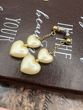 Vintage Pearl Heart Dangle Earrings Gold Romantic Coquette Y2K